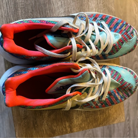 Kyrie Irving 7 basketball shoes - Picture 2 of 3